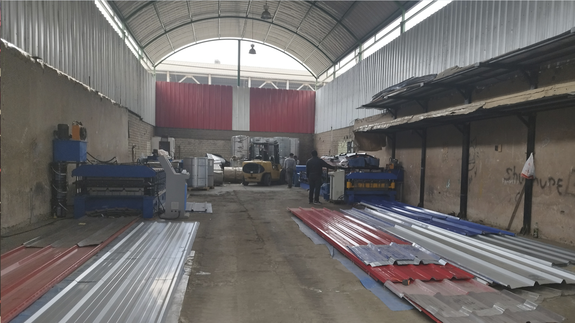 Construcción y fabricación de estructuras metálicas. techos abovedados, construcción de edificios, pintura, conexiones eléctricas